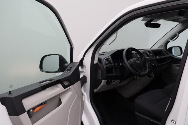 Volkswagen TRANSPORTER 2.0 TDI L1H2 Comfortline 2016 | 1e Eigenaar | Cruise Control | Trekhaak | Parkeersensoren | Elektrische Ramen | 2 Sleutels | Nationale Autopas