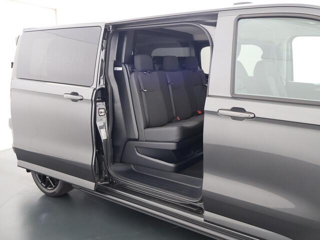 Volkswagen TRANSPORTER 2.0 TDI L2H1 DC 30 Bulli Intro L2 170 Pk Automaat Dubbele Cabine 5-Persoons | LM 19" Zwart Treeplanken | Navigatie Apple Carplay / Android Auto DAB+ | Trekhaak