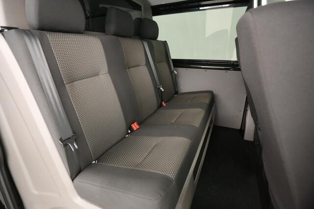 Volkswagen TRANSPORTER 2.0 TDI L2H1 150PK | Dubbele Cabine | 5 Persoons | DSG Automaat Airco Camera Carplay Cruise Navi PDC Trekhaak