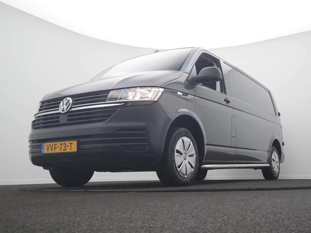 Volkswagen TRANSPORTER 2.0 TDI L2H1 110PK Airco | Navigatie ( Apple Carplay / Android auto ) | Trekhaak |