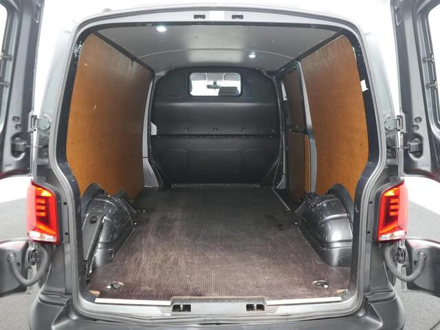 Volkswagen TRANSPORTER 2.0 TDI L2H1 110PK Airco | Navigatie ( Apple Carplay / Android auto ) | Trekhaak |