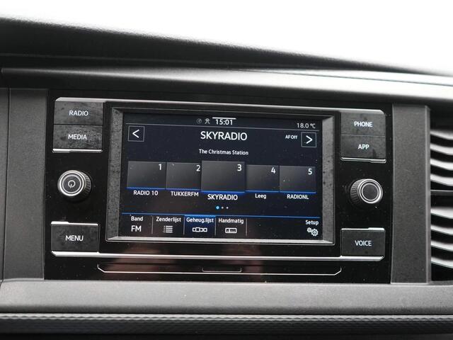 Volkswagen TRANSPORTER 2.0 TDI L2H1 110PK Airco | Navigatie ( Apple Carplay / Android auto ) | Trekhaak |