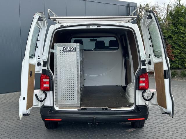 Volkswagen TRANSPORTER 2.0 TDI 102 PK / L2H1 / 1e EIG. / ALUCA INRICHTING / IMPERIAAL / TREKHAAK / AIRCO / CRUISE / BLUETOOTH / 3-ZITS