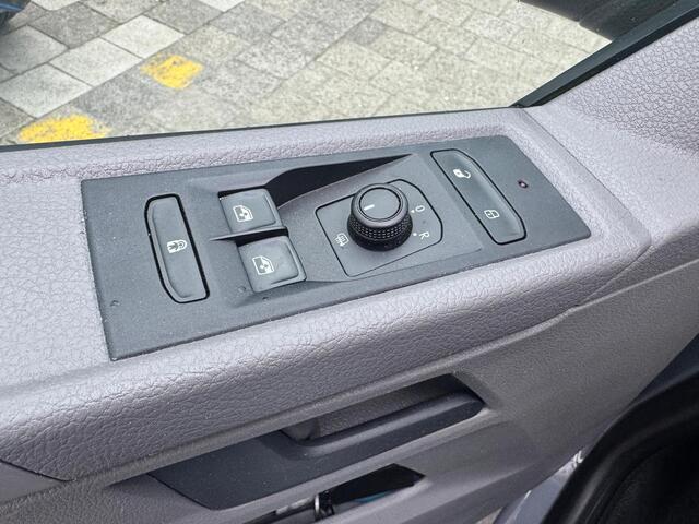 Volkswagen TRANSPORTER 2.0 TDI L2H1 28 Economy Business PDC voor en achter Carplay