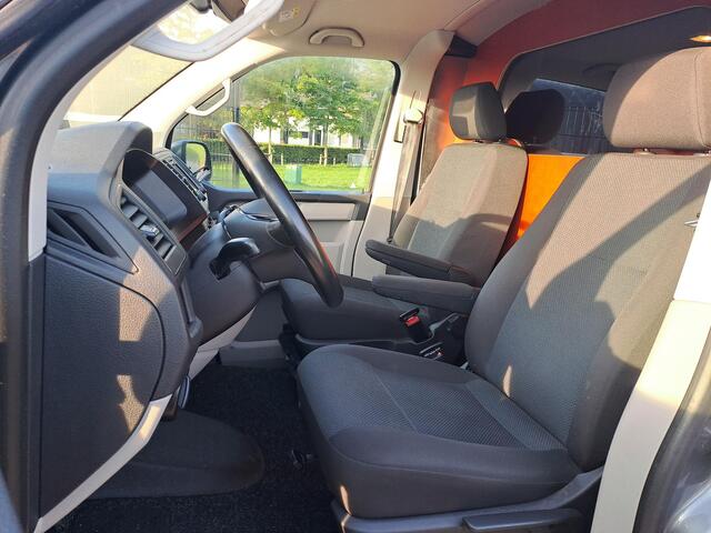 Volkswagen TRANSPORTER 2.0 TDI L2H1 Highline, Trekhaak, Apple Carplay, Airco, Cruise Control