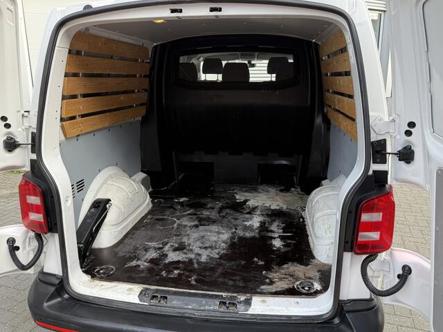 Volkswagen TRANSPORTER 2.0 TDI L2H1 DC Comfortline Plus | Trekhaak | Voorruitverwarming | Navi