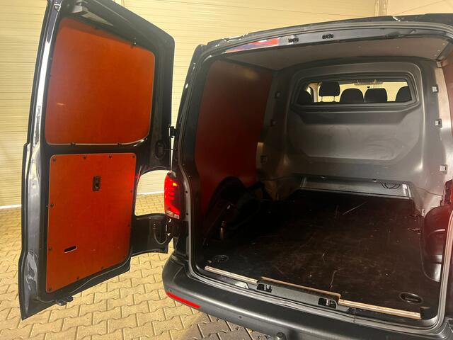 Volkswagen TRANSPORTER 2.0 TDI L2H1 28 dubbele cabine 6persoons nieuwstaat VVB400 BPM vrij! Benut nu nog uw voordeel!
