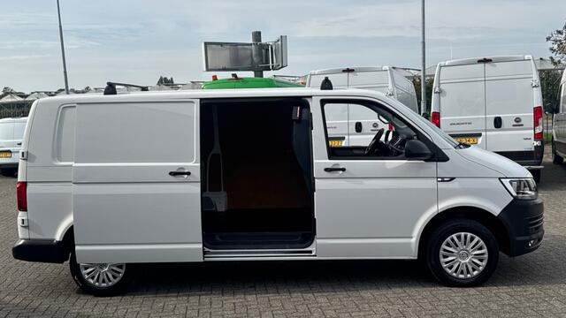 Volkswagen TRANSPORTER 2.0 TDI 75KW 102PK L2H1 EURO 6 AIRCO/ CRUISE CONTROL/ TREKHAAK/ NAVIGATIE/ 100% DEALERONDERHOUDEN