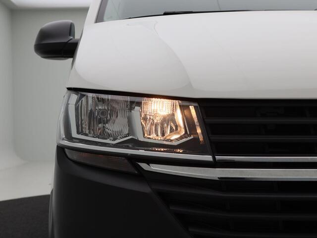 Volkswagen TRANSPORTER 2.0 TDi L2H3 28 Comfortline 110 Pk | Trekhaak | Cruise Control | Airco | Carplay | Navigatiesysteem | LED | Parkeersensoren | 57.724 Km!