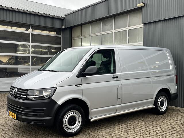 Volkswagen TRANSPORTER 2.0 TDI L1H1 Btw/Bpm vrij!! Marge Airco Cruise controle Trekhaak 2200kg Trekgewicht Parkeersensoren achter Telefoonvoorbereiding 2-Persoons Navigatiesysteem Euro 6 Beste