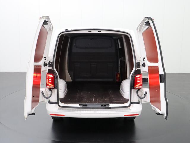 Volkswagen TRANSPORTER 2.0TDI 150PK DSG Automaat Bulli | Navigatie | Camera | Airco | Cruise | trekhaak