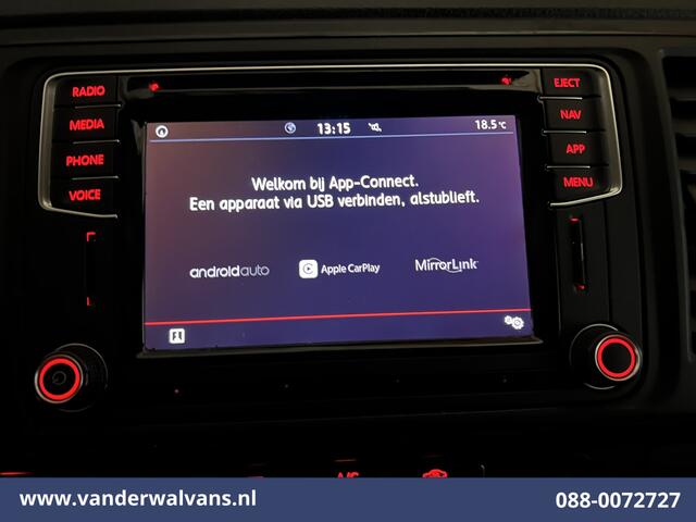 Volkswagen TRANSPORTER 2.0 TDI L2H1 Euro6 Airco | Navigatie | Apple Carplay | Android Auto | Cruisecontrol Trekhaak, Sidebars, LM velgen, Bijrijdersbank