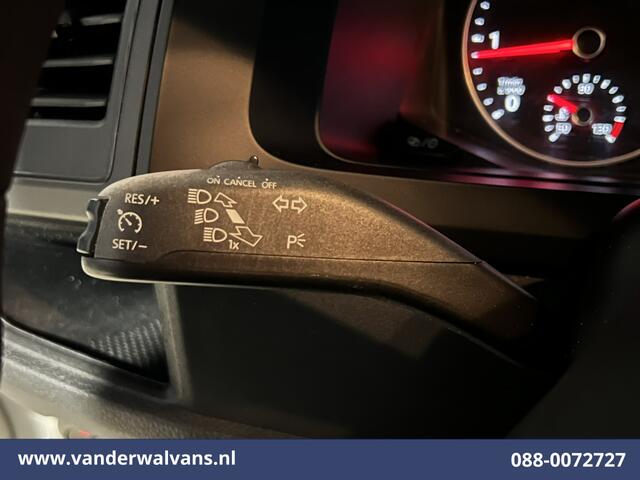 Volkswagen TRANSPORTER 2.0 TDI L2H1 Euro6 Airco | Navigatie | Apple Carplay | Android Auto | Cruisecontrol Trekhaak, Sidebars, LM velgen, Bijrijdersbank