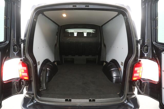 Volkswagen TRANSPORTER 2.0 TDI L2H1 204PK | DC | Automaat | Pano | Airco | Camera | Carplay | Adaptive Cruise | Trekh. | 2xSchuifdeur
