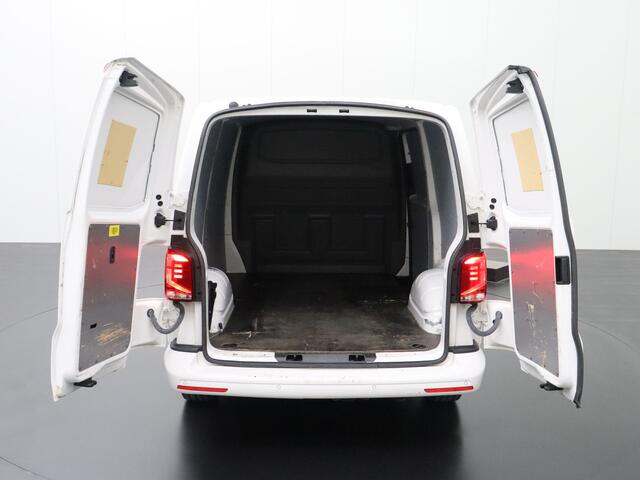 Volkswagen TRANSPORTER 2.0TDI 150PK DSG Automaat | Achterdeuren | Navigatie | Airco | Cruise | Betimmering
