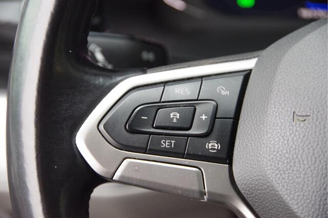 Volkswagen TRANSPORTER 2.0 TDI L2 BULLI, 150PK AUT. GLASSLOOK, LED, TREKHAAK, VIRTUAL, ADAPT. CRUISE, NAVI, AIRCO, PARKEERSENSOREN, CARPLAY, NL AUTO, NAP