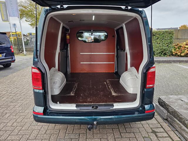 Volkswagen TRANSPORTER 2.0 TDI L1H1 Highline Automaat * Dubbel Schuifdeur * Trekhaak * Navi *