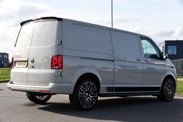 Volkswagen TRANSPORTER 2.0 TDI L2H1 PB Edition Camera, Cruise, Carplay, Leder, 150pk, Automaat, Multimedia, laadruimte pakket, Uniek!