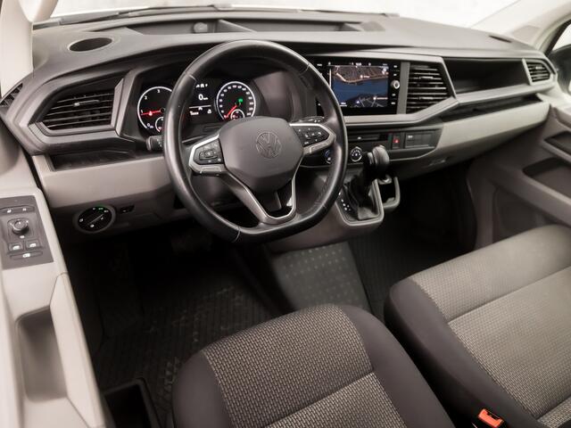 Volkswagen TRANSPORTER 2.0 TDI L1H1 28 Highline 150Pk Automaat (APPLE CARPLAY, GROOT NAVI, 3 ZITS, ADAPTIVE CRUISE, PARKEERSENSOREN, LM VELGEN, NIEUWE APK, NIEUWSTAAT)