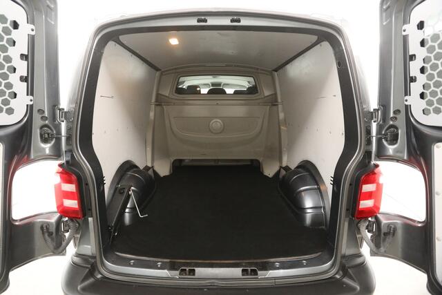 Volkswagen TRANSPORTER 2.0 TDI 150PK L2H1 | DC | Airco | Cruise | Trekh. | Parkeersens.