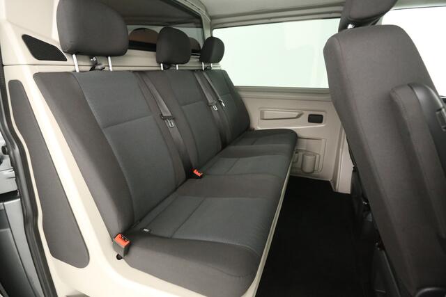 Volkswagen TRANSPORTER 2.0 TDI 150PK L2H1 | DC | Airco | Cruise | Trekh. | Parkeersens.