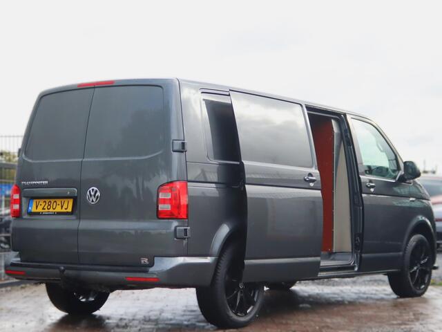Volkswagen TRANSPORTER 2.0 TDI L2H1 Highline, Trekhaak, Apple Carplay, Airco, Cruise Control