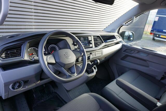 Volkswagen TRANSPORTER 2.0 TDI 110pk L2H1 Highline Apple Carplay Trekhaak Cruise control Climate control Sidebars