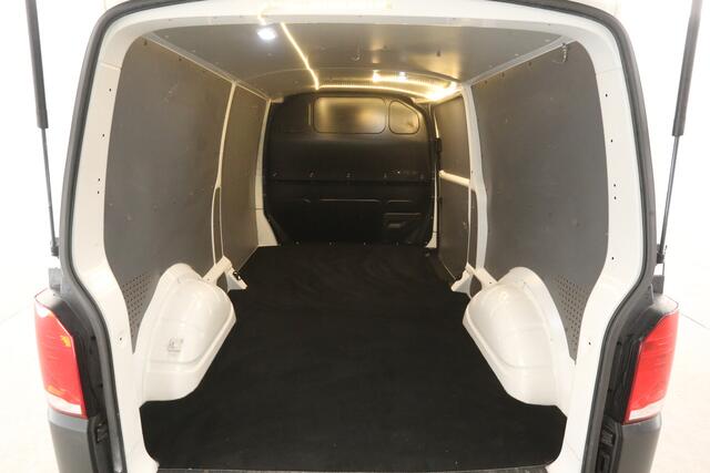 Volkswagen TRANSPORTER 2.0 TDI L2H1 150PK | Airco | Cruise | Carplay | 3-Zits | Trekh. | Parkeersens. | Stoelverw.