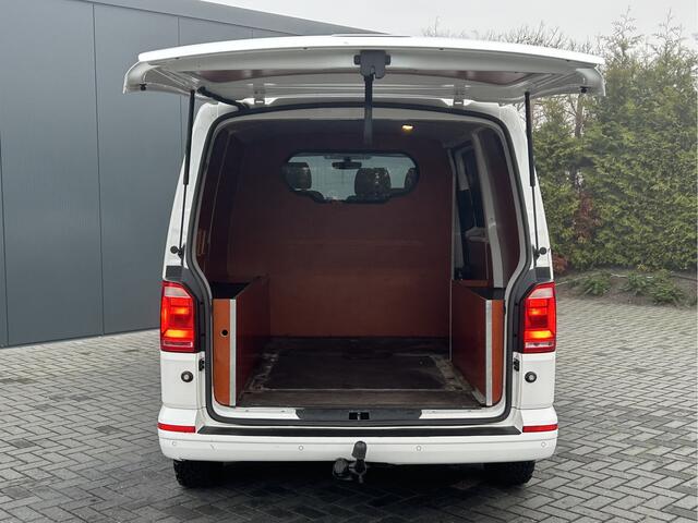Volkswagen TRANSPORTER 2.0 TDI 150 PK / 4MOTION / 1e EIG. / L1H1 / TREKHAAK / ACHTERKLEP / AIRCO / CRUISE / 3-ZITS