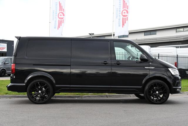 Volkswagen TRANSPORTER 2.0 TDI L2H1 Black Edition Highline Adaptieve Cruise, Camera, Carplay, Leder, Trekhaak, Sensoren, 150pk, Automaat, Uniek!