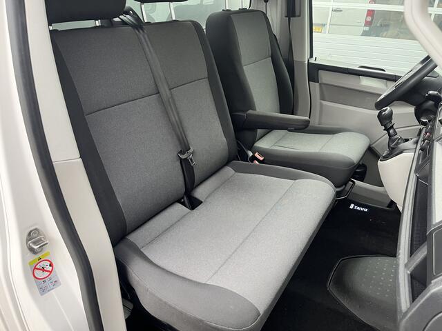 Volkswagen TRANSPORTER 2.0 TDI L2H1 150pk Pick-up Kipper open laadbak Airco Cruise controle Trekhaak 2500kg trekgewicht 1e eigenaar 3-Persoons Kieper Gereedschapskist P-up Doka Pritsche Ahk 2500kg Euro 6