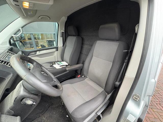 Volkswagen TRANSPORTER Lichte Schade 2.0 tdi L2 Carplay Parkeersensoren Dealeronderhouden NAP