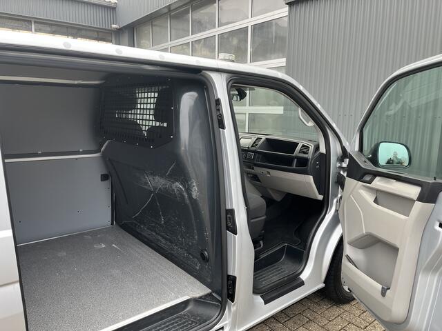 Volkswagen TRANSPORTER 2.0 TSI L2H1 Trendline Benzine /CNG Dubbele Schuifdeur Airco Cruise controle Bpm vrij Trekhaak Klep achter Omvormer Kastinrichting Standkachel Euro 6 Benzine Ideaal voor ombouw naar Camper !!