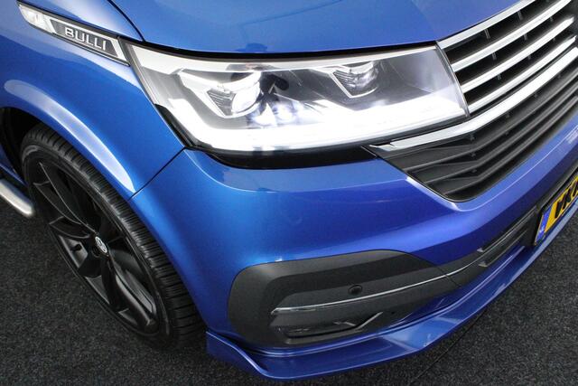 Volkswagen TRANSPORTER 2.0 TDI 150pk DSG L2H1 DC Bulli Trekhaak Camera Leder ACC Stoelverwarming Virtual Cockpit Navigatie