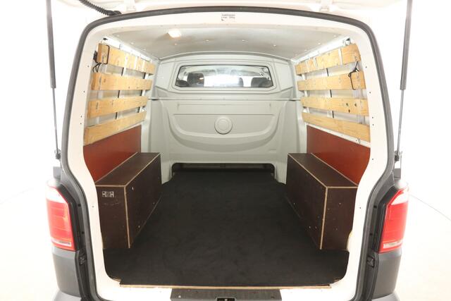 Volkswagen TRANSPORTER 2.0 TDI L2H1 | 140PK | DC | Airco | Trekhaak | Elektrpakket