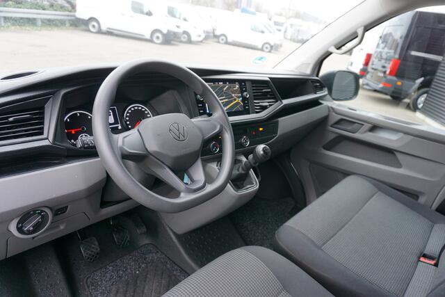 Volkswagen TRANSPORTER L2H1 110pk Apple Carplay Navigatie Trekhaak Cruise control 3-Zits