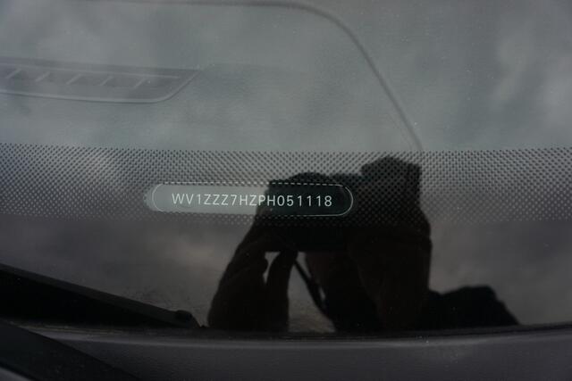 Volkswagen TRANSPORTER L2H1 110pk Apple Carplay Navigatie Trekhaak Cruise control 3-Zits