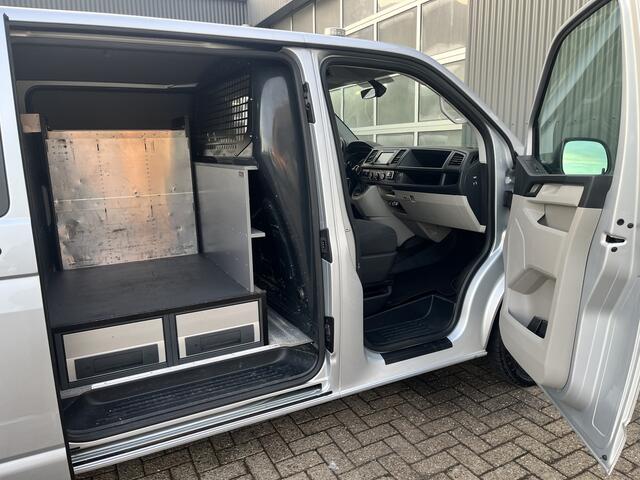 Volkswagen TRANSPORTER 2.0 TSI L2H1 204pk DSG Automaat Dubbele schuifdeuren Airco Adaptive Cruise Navigatie Pdc V/A Trekhaak 2500kg Lange wielbasis Lang Bpm vrij voor prive gebruik Kastinrichting Comfort stoelen met zijairbag i