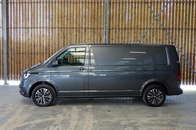 Volkswagen TRANSPORTER 2.0 TDI L2H1 28 Highline Automaat Airco Cruise Control Navi PDC V&A Trekhaak