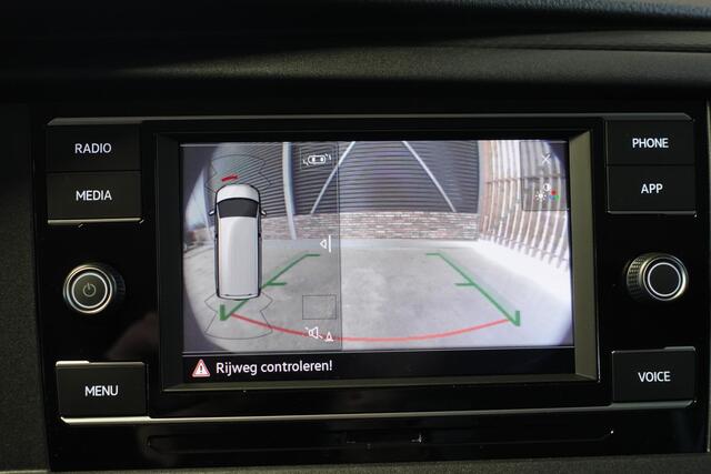 Volkswagen TRANSPORTER 2.0 TDI L2H1 28 Highline Automaat Airco Cruise Control Navi PDC V&A Trekhaak