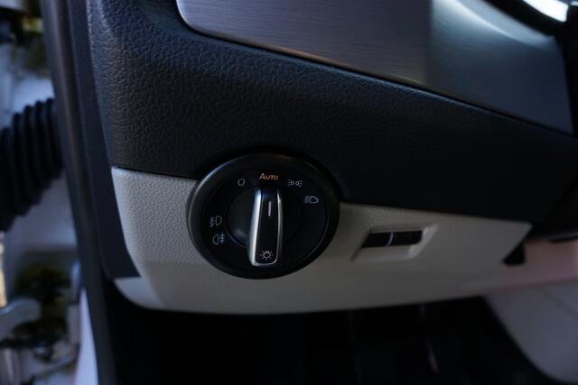 Volkswagen TRANSPORTER 150pk L1 Highline 2x schuifdeur Glaslook Navigatie Apple carplay Camera Trekhaak Imperiaal