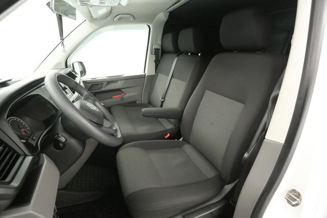 Volkswagen TRANSPORTER 2.0 TDI 150PK L1H1 | Airco | Cruise | Carplay | 3-Zits | Parkeersens. | Trekh.