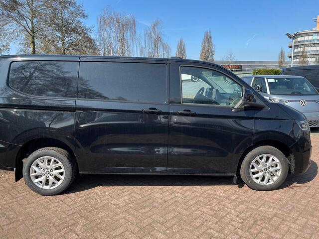 Volkswagen TRANSPORTER Bedrijfswagens Bulli L1 2.0 TDI 110 kW 150 pk 8 versn. Auto | BPM vrij | Exterieurpakket met bumpers, grille, spiegels en handgrepen in carrosseriekleur | Achterdeuren zonder ruit | Diefstalalarmsysteem met interieurbeveiliging, noodsirene en wegsleepbeve