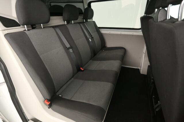 Volkswagen TRANSPORTER 2.0 TDI L2H1 | 150PK | DC | 6-Zits | Airco | Cruise | Carplay | Navigatie