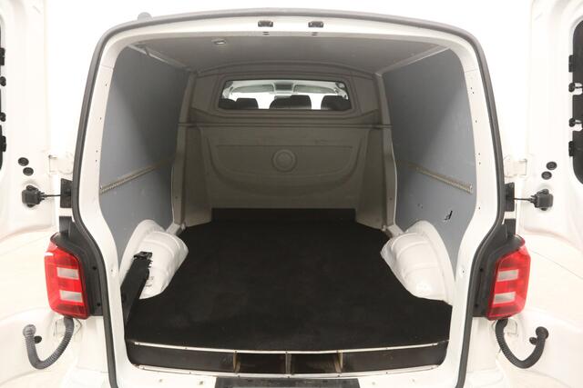 Volkswagen TRANSPORTER 2.0 TDI L2H1 | 150PK | DC | 6-Zits | Airco | Cruise | Carplay | Navigatie
