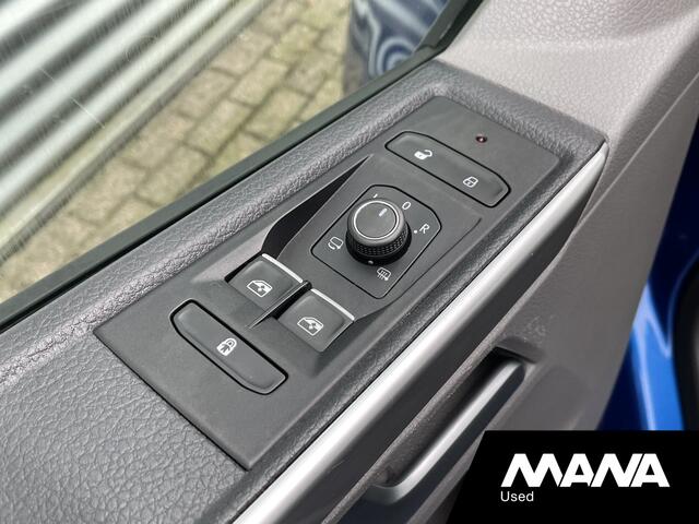 Volkswagen TRANSPORTER 2.0TDI 150PK L2H1 DC BULLI Automaat Adaptive cruise LED Alcantara Camera Trekhaak