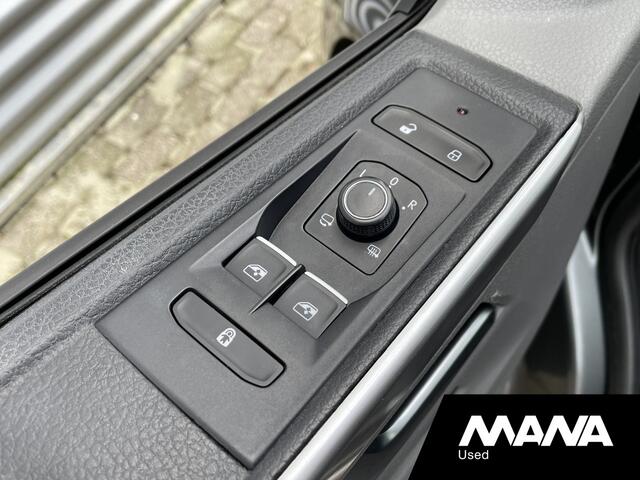 Volkswagen TRANSPORTER 2.0TDI 150PK L1H1 BULLI Automaat Leer Trekhaak Camera Adaptive cruise LED