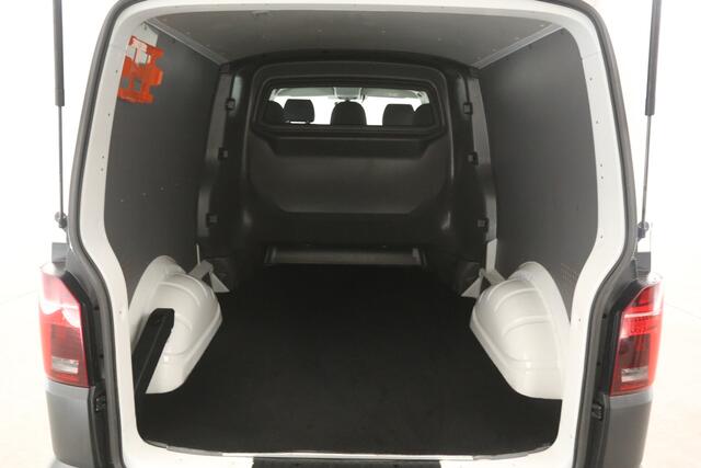 Volkswagen TRANSPORTER 2.0 TDI T6.1 150PK L2H1 | Dubbele Cabine | Airco | Camera | Cruise | Carplay | Stoelverw.