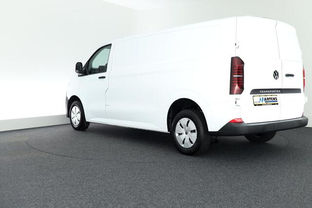 Volkswagen TRANSPORTER T7 2.0 TDI 110pk L2H1 Life Incl. BPM! Parkeersensoren Carplay Bijrijdersbank