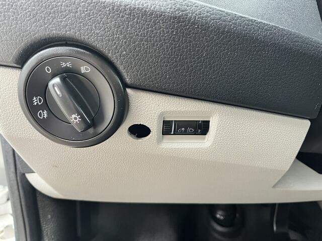 Volkswagen TRANSPORTER Kombi 2.0 TDI L1H1 BTW EN BPM VRIJ!! Euro 6 Airco Cruise controle 8-Persoons Automaat Parkeersensoren voor en achter Telefoonverbinding Ex overheid! 1e eigenaar